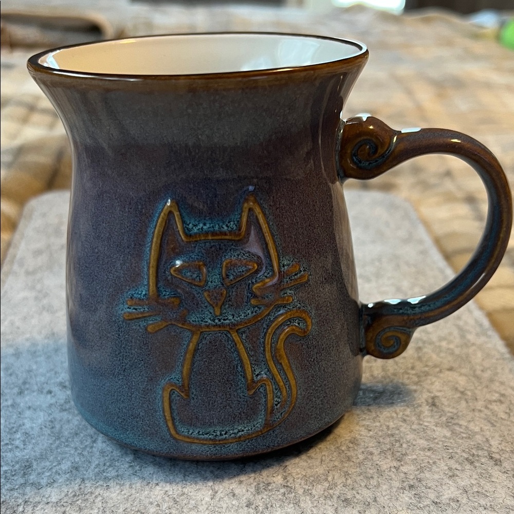 Handcrafted Pottery Cat Design Mug
